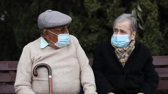 Elderly couple with face mask on the street