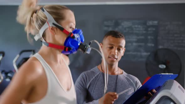 Runner using metabolic gas analyser