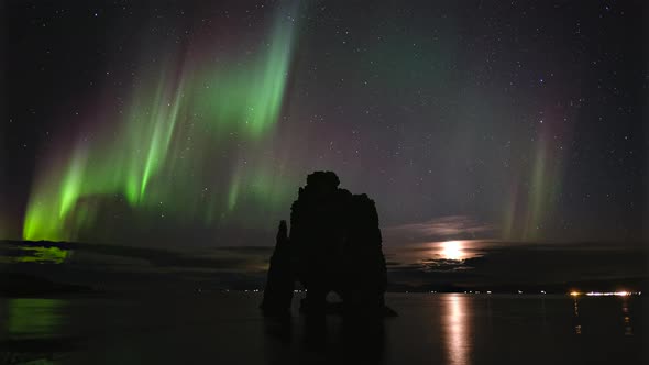 Time Lapse of Northern Lights above Hvítserkur, Iceland with Moonrise