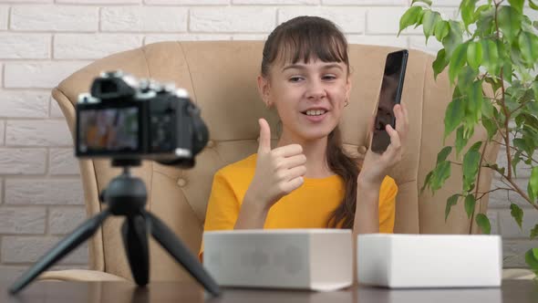 Blogger with Smartphone