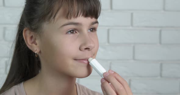 Teen Use Cosmetics at Home