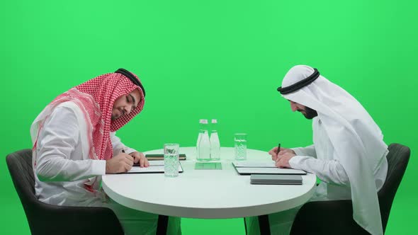 Chromakey Template Business Meeting of Two Arab Businessmen Man in a White Kandura Sign Financial