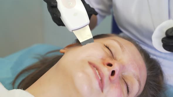 Cosmetologist Cleans Skin Using Ultrasonic Cleaning Device