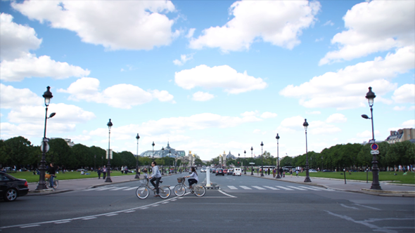 Trafic in Paris Street