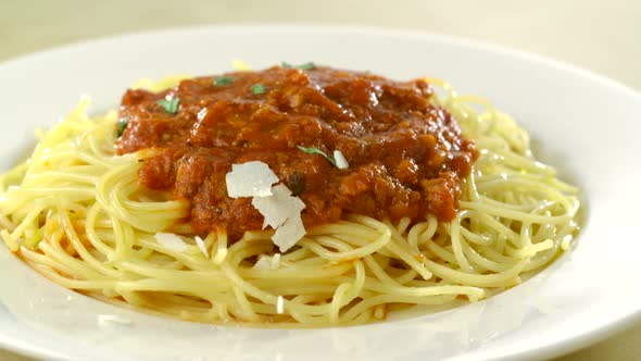 Putting parmesan chese on spaghetti, Slow Motion