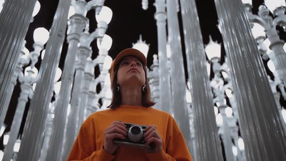 Young girl at the lanterns in Los Angeles