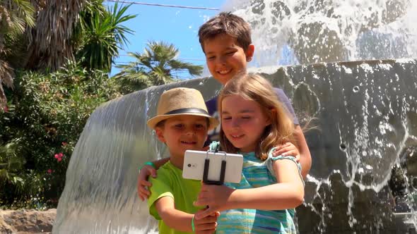 Children Are Photographed at the Fountain