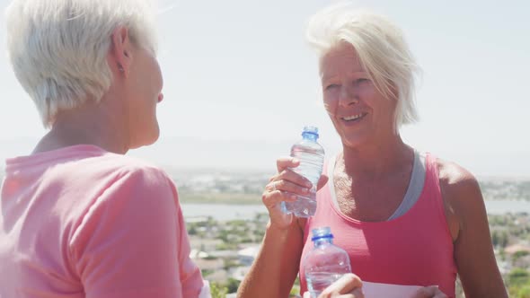 Athletics women drinking water