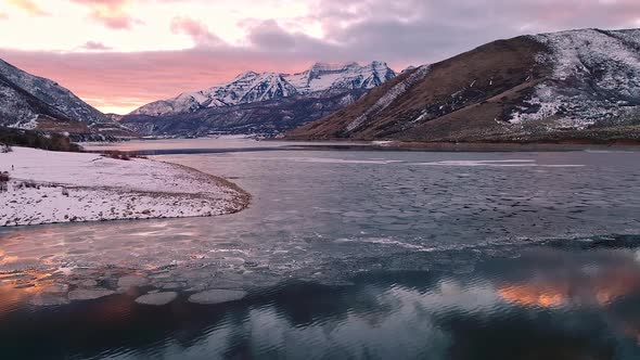 Winter landscape with ice sheets floating on lake in Utah during winter