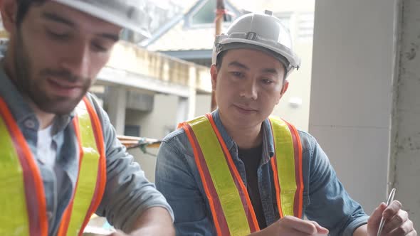 Team onsite of architecture inspector and discuss together