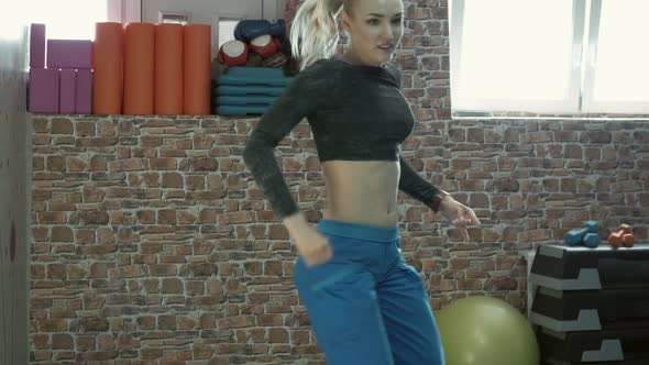 Girl Crossfit Trainer Shows Active Exercises