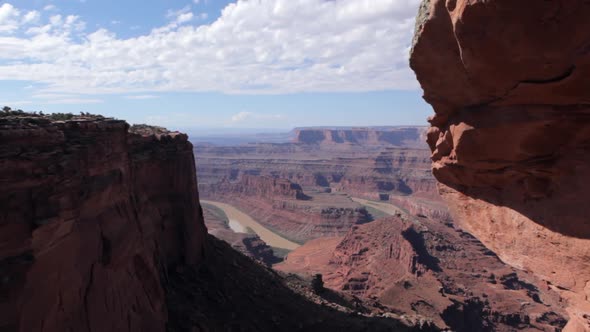 Dolly motion overlooking the Green River from Dead Horse Point near Moab Utah