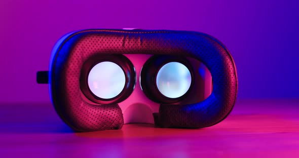 VR device with purple and pink light