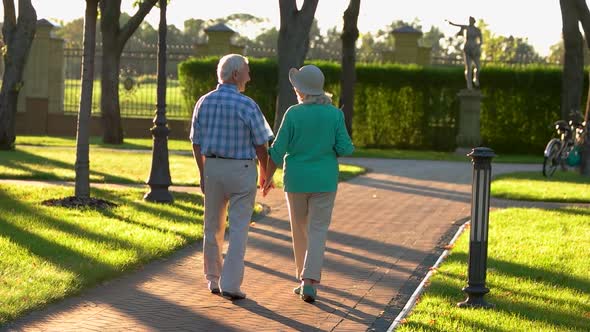 Senior Couple Walking in Slo-mo.