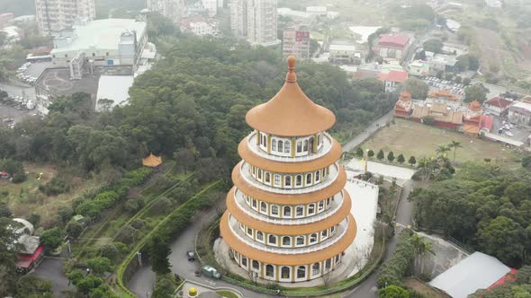Circle around the temple with full temple view - Experiencing the Taiwanese culture of the spectacul