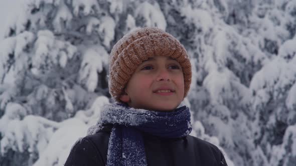 Face of the child enjoying the winter scenery.