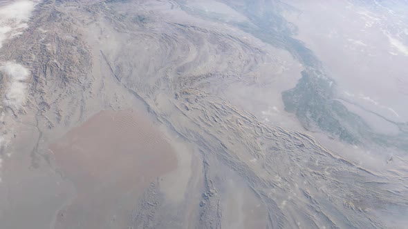 Spaceship Flies Over the Planet Earth alt