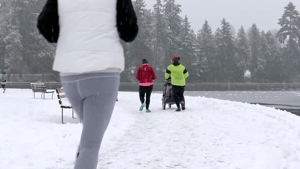 Xmas Joggers In Winter Park I