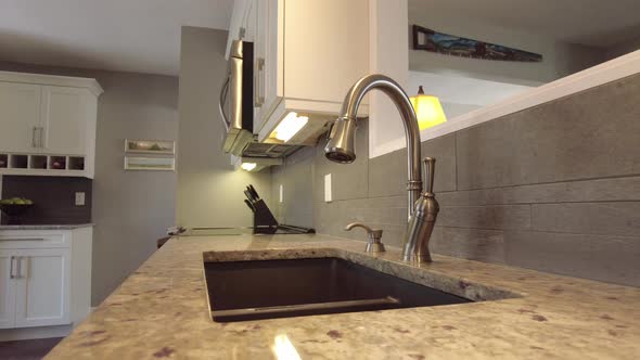 real estate reverse slider of quartz counter top high end home