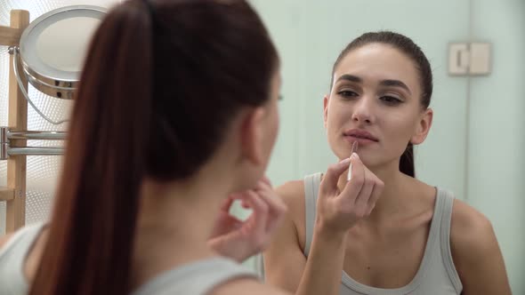 Lip Pencil Contouring. Young Woman Making Lip Makeup.