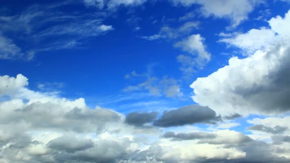 Clouds Moving fast on the Sky alt