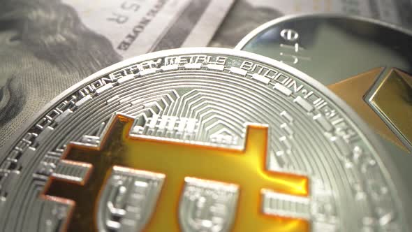 Bitcoin Rotate on the Table with US Dollars