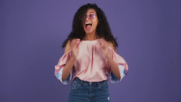 Afroamerican Girl in Sunglasses Casual Outfit