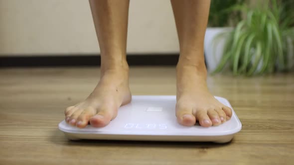 Women Step on the Scale Weight Control