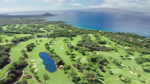 Luxury Golf Club Hotel Resort on the Hawaiian Coastline with Pacific Ocean View