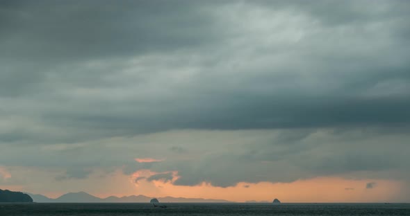 Timelapse of Light Rays Over the Sea or Ocean at Sunset