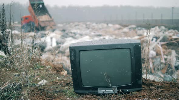 Switched-off TV at the Snowing Landfill Site