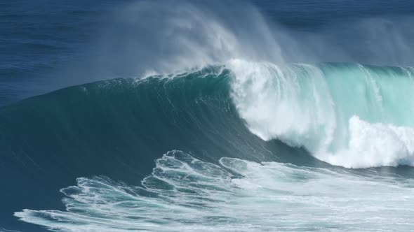Beautiful wave in nazaré Praia do norte