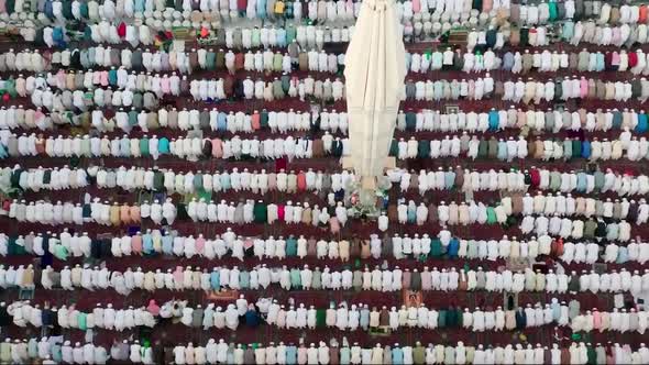 huge muslim crowd praying Eid Prayer in the Masjid e Nabawi mosque