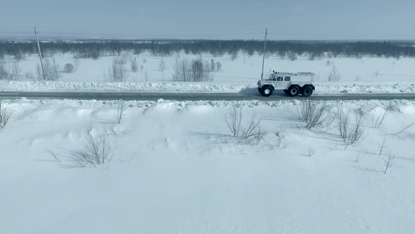 All-terrain vehicle on six wheels