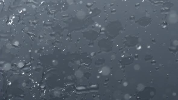 Heavy rain on window glass, Slow Motion alt
