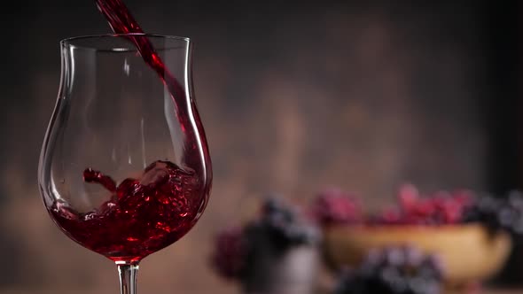 Wine Spilling and Splashing in Goblet