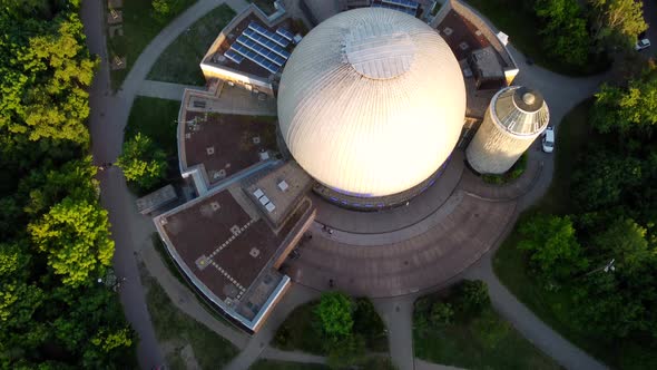 Bürgeramt Prenzlauer Berg directly at the Zeiss PlanetariumSmooth aerial view flight slowly tilt up