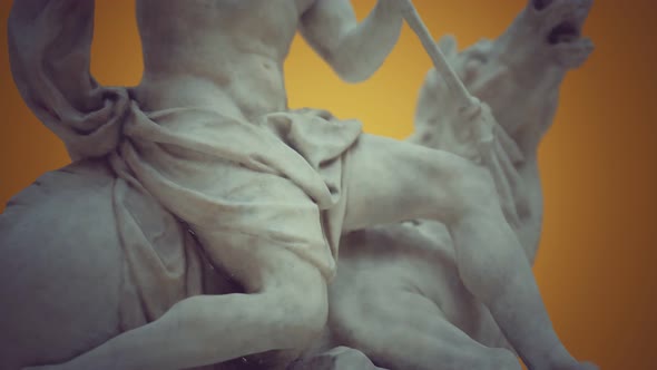 Close Up of the Neptune Statue alt
