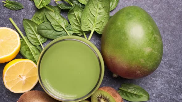 Green spinach and mango smoothie.