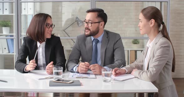 Sharing Ideas in Team Meeting  alt