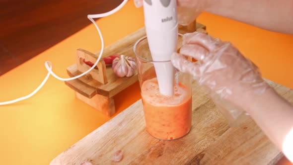 Mix the Ingredients for the Chili Sauce with the Blender