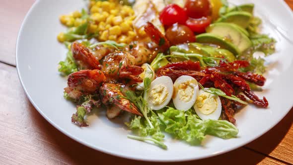 Fresh salad with shrimps and quail eggs