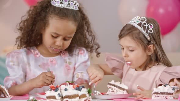 Kids Enjoying Birthday Cake alt