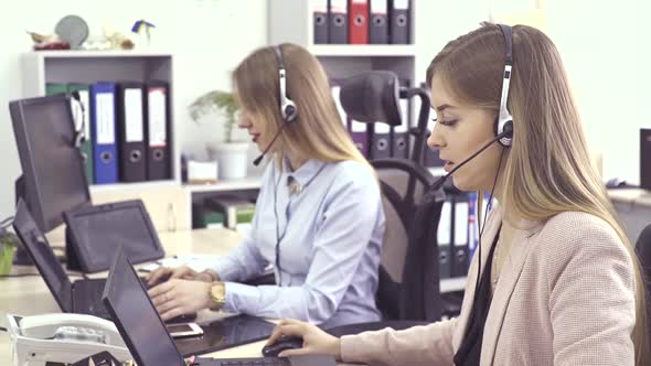 Operators of Support Customer Service - Call Center, Online Software with Technology Voice Over IP