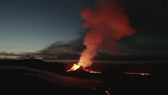 Thick Cloud Vapor From Fagradalsfjall' Erruption and Dark Skies