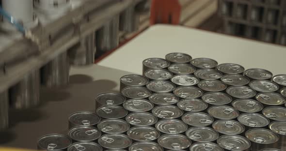 Robotic arm placing canned food for packaging in a warehouse