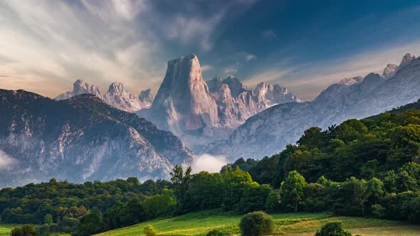 Timelapse of Naranjo De Bulnes at Sunset