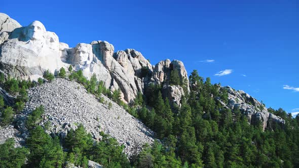 Amazing Panoramic View of Mount Rushmore in Summer Season