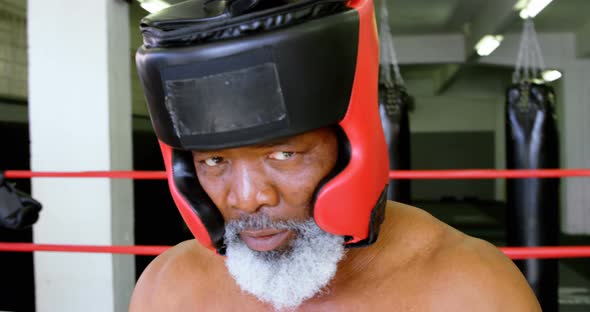 Senior man boxing in the fitness studio 4k