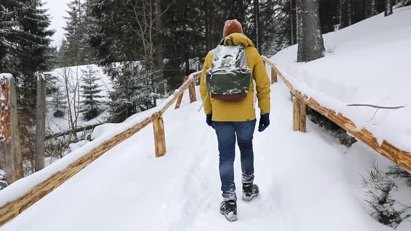 The photographer is traveling through the winter mountains